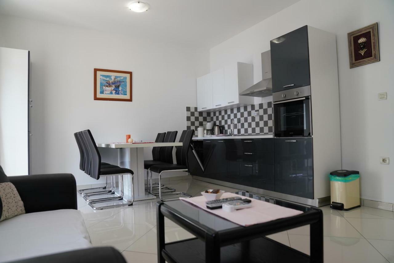 Sesar Apartments Krk - No. 2 Vinko Krk Town Exterior photo